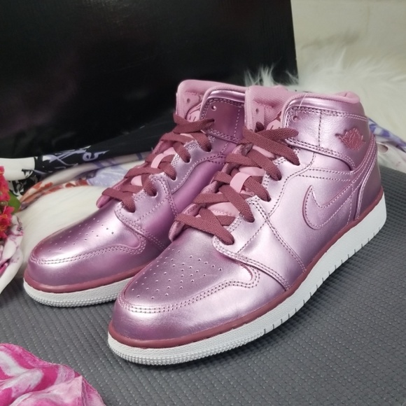 Nike Other - Air Jordan 1 Mid SE (GS) Youth/Womens